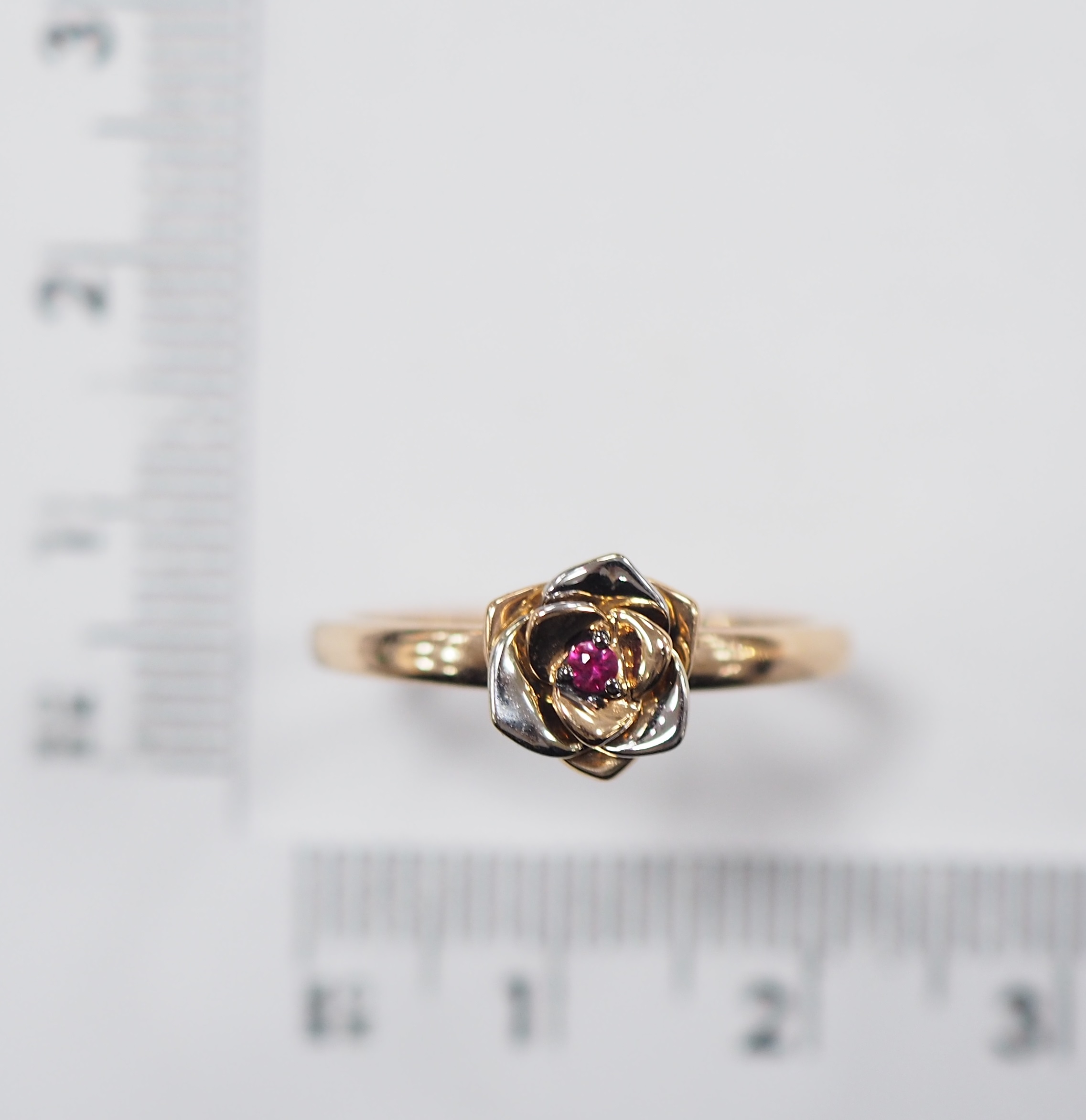 Кольцо из золота с рубином "Роза"